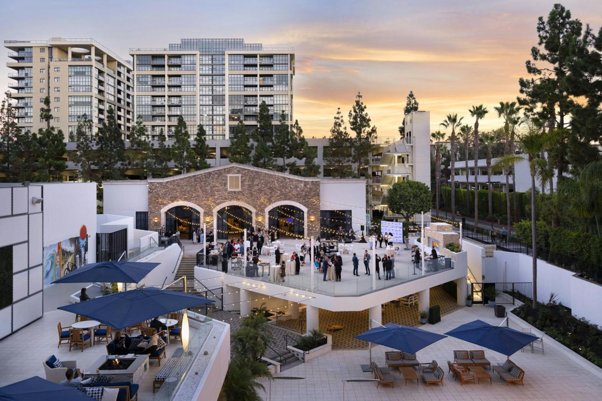 Irvine Marriott Hotel Exterior photo